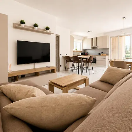 Diamante, Spacious Comfort On With Garden, Garage & Ac *