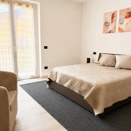 Diamante, Spacious Comfort On With Garden, Garage & Ac Villa *