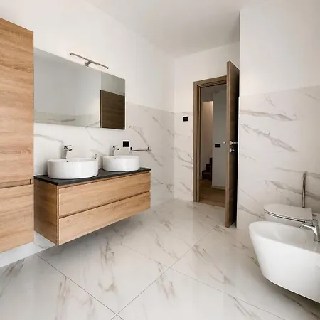 Diamante, Spacious Comfort On With Garden, Garage & Ac Colico