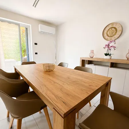 Diamante, Spacious Comfort On With Garden, Garage & Ac * Colico