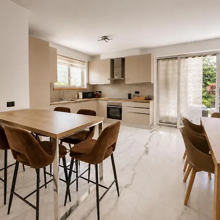 Diamante, Spacious Comfort On With Garden, Garage & Ac *