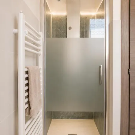 Diamante, Spacious Comfort On With Garden, Garage & Ac Villa Colico