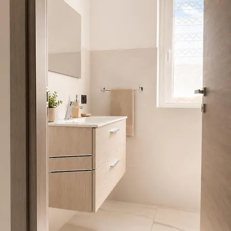 Diamante, Spacious Comfort On With Garden, Garage & Ac Villa Colico