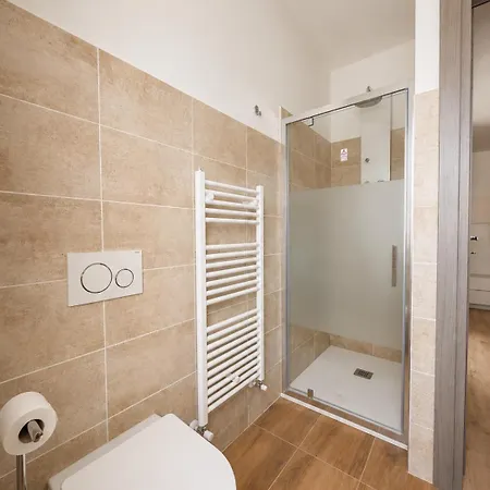 Diamante, Spacious Comfort On With Garden, Garage & Ac Villa Colico