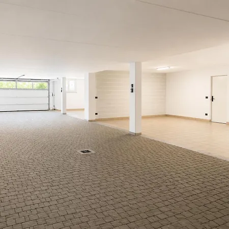 Villa Diamante, Spacious Comfort On With Garden, Garage & Ac