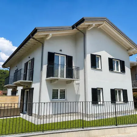 Diamante, Spacious Comfort On With Garden, Garage & Ac Villa *